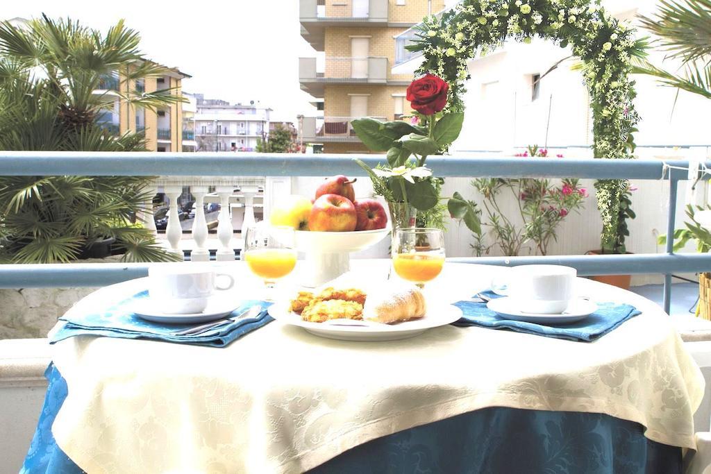 Hotel Vienna Bellaria-Igea Marina Bagian luar foto
