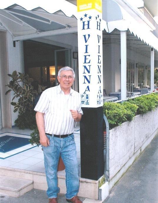 Hotel Vienna Bellaria-Igea Marina Bagian luar foto