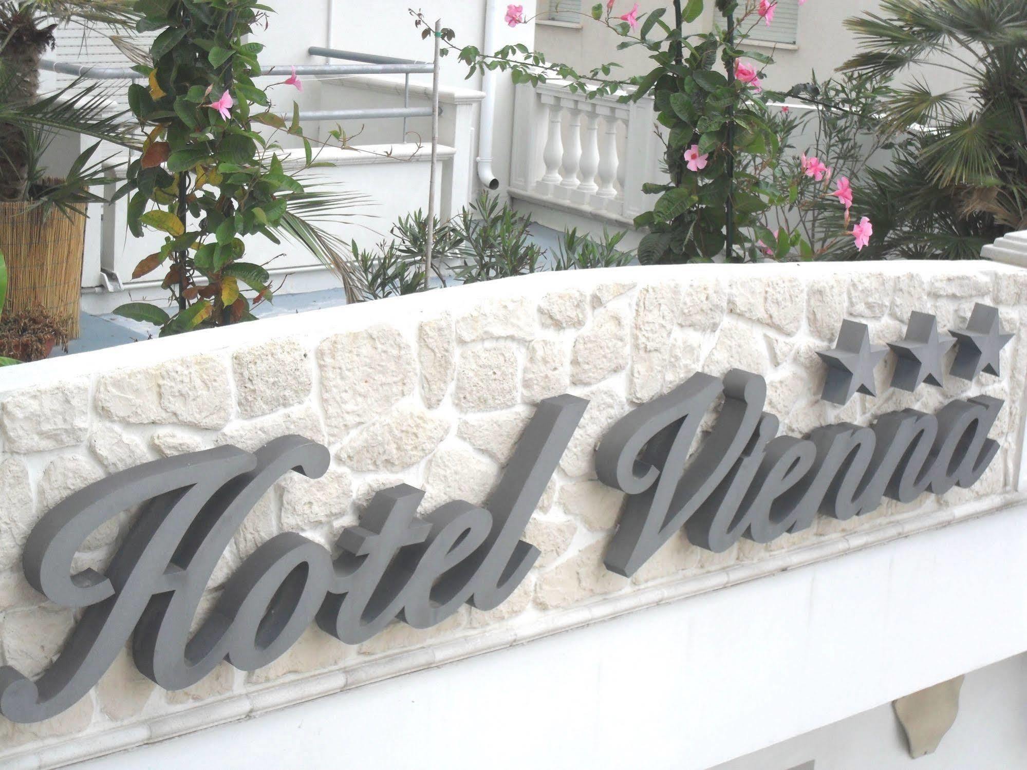 Hotel Vienna Bellaria-Igea Marina Bagian luar foto